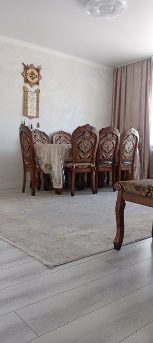 Продаётся стол и стулья