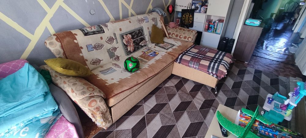 Диван угловой отдам бесплатно