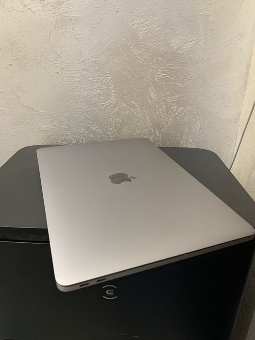 • Macbook Pro • 2017 •