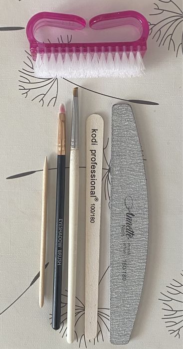 Set oje semipermanente noi si folosite