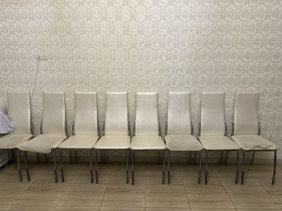 Стол со стульями