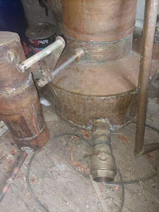 Vand Cazan de tuica cu amestecator lateral din tabla de arama de 100 a