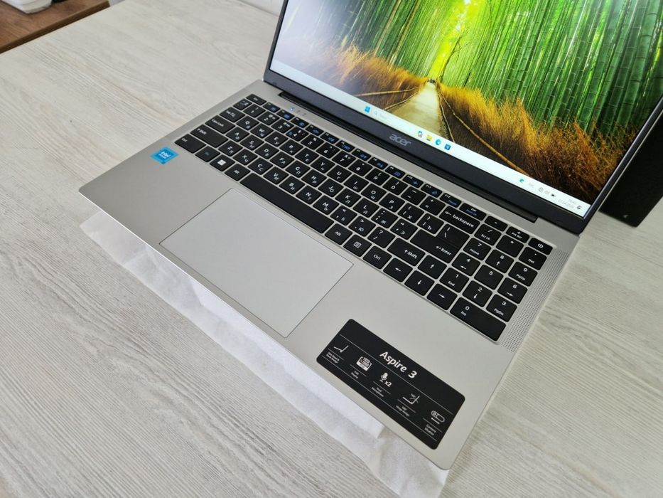 Yangi holatda Acer Aspire 3