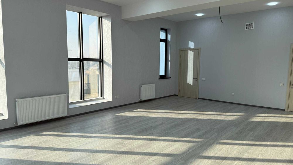 [КМ] Сдам офис 90 м2 в бизнес центре