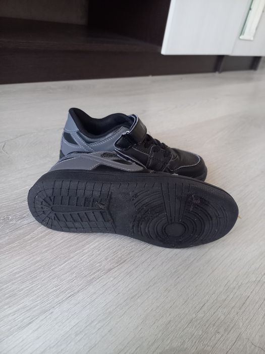 Кроссовки детские