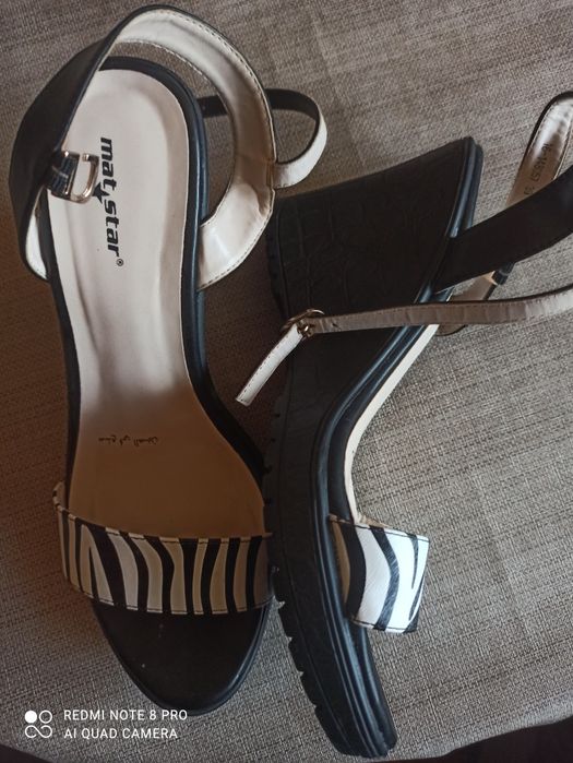 Сандали на платформа