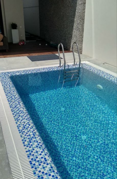 Майолика в бассейне без протечек и переделок