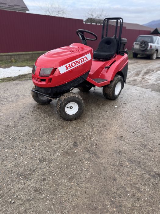 Vând tractoraș de gazon