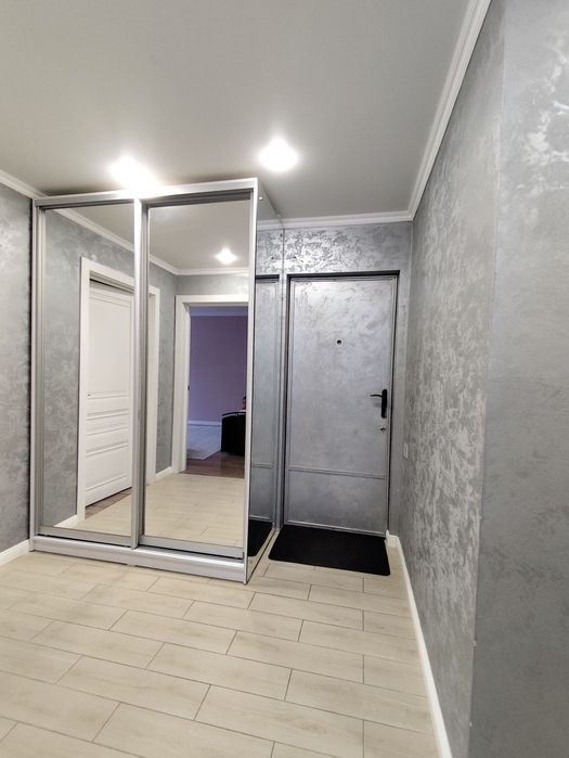 Продам 4х ком квартиру в центре города.