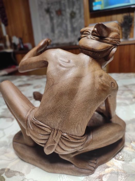 Статуэтка из сандалового дерева