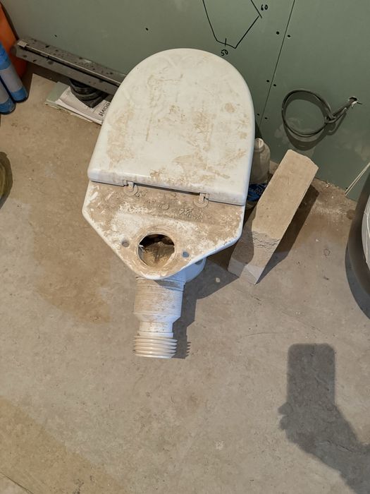 Продается унитаз и раковина