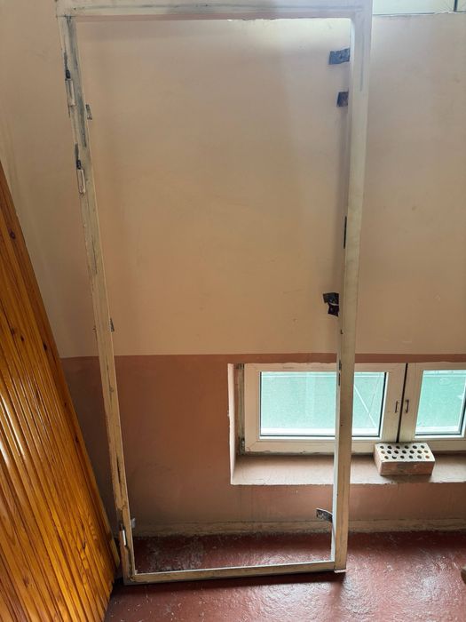 Продается Дверь входная Б/У