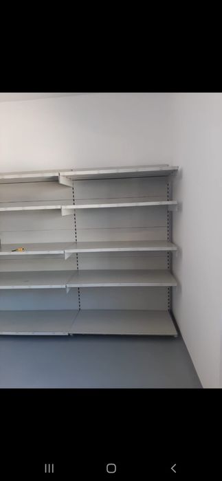 Vănd rafturi de magazin