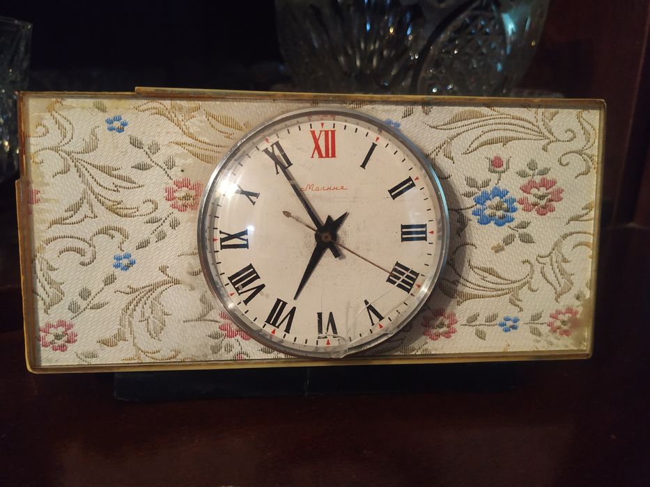 Часы настольные Молния