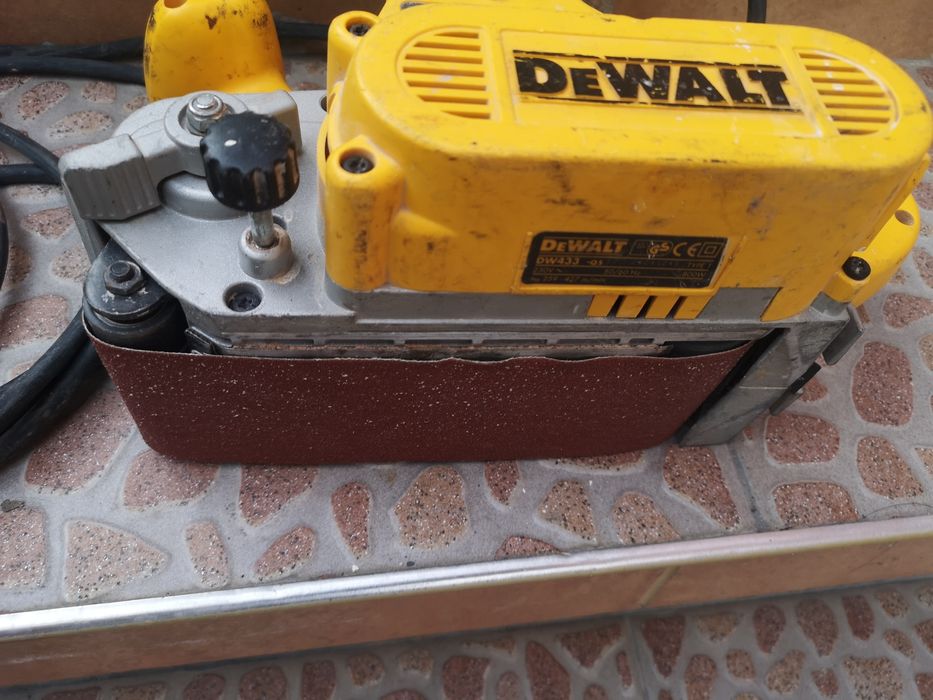 Лентов Шлайф De Walt dw433 800Wat 259/427м/s