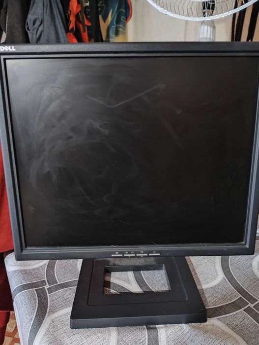 Продавам компютър и монитор !