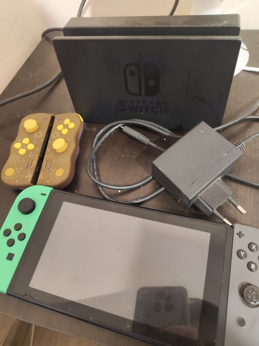 Nintendo Switch 1 с 2 комплекта джойстици и 256GB SD карта