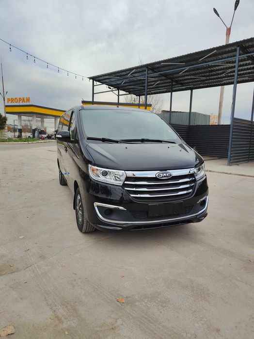 JAC M3 qulay va ishonchli minivenlarni bonuslar bilan xarid qiling