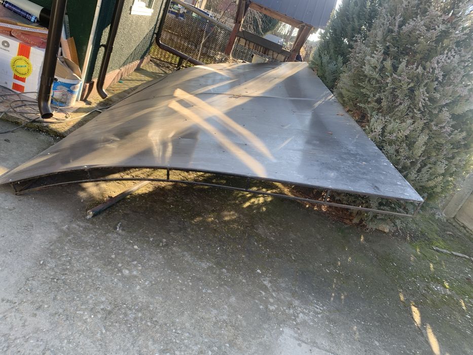 Vand copertina din fier