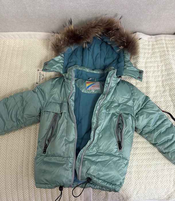 Продам куртку на девочку