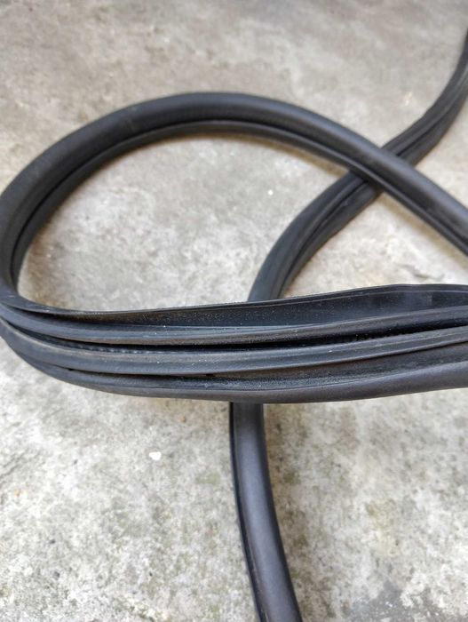 Продавам гумени уплътнения за вратите от RENAULT GRAND SCENIC II