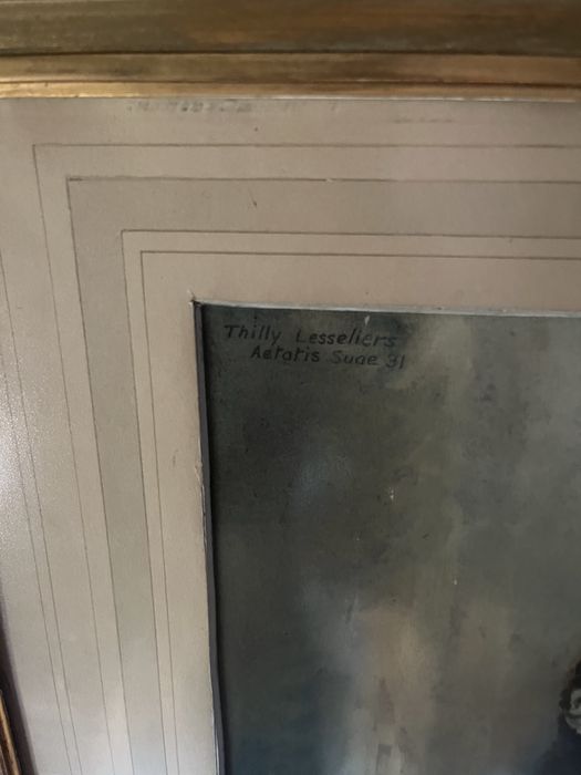 Антикварна картина на жена в бална синя рокля с ветрило в рамка стъкло