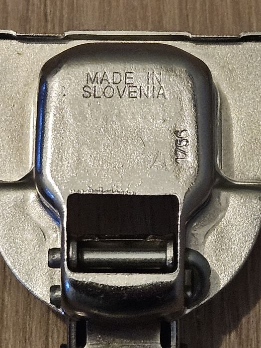 Мебелни панти с основи LAMA