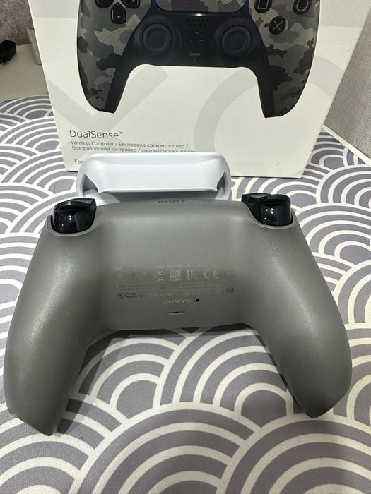 Продам DualSense PS5 в отличном состоянии
