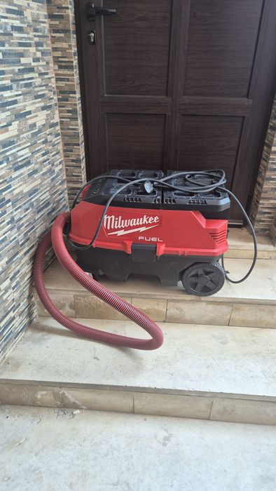 Прахосмукачка Milwaukee M18 ONEF2VC34M