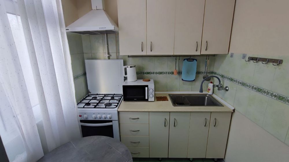 Сдаю 2-х квартиру метро Нлвза