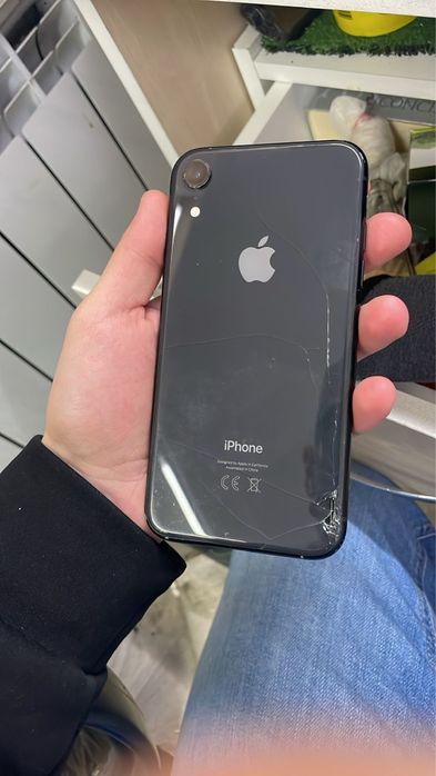 Продаю Iphone xr черного цвета