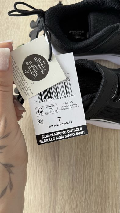 Продам детские кроссовки