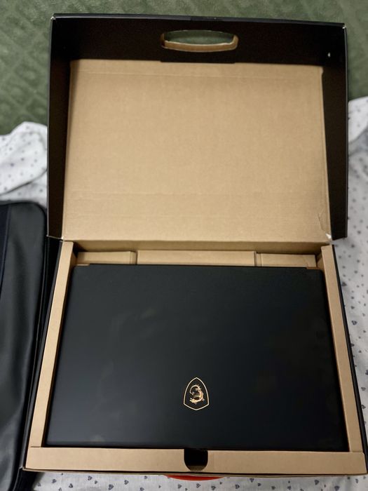 MSI GS75 Stealth 9SF 17.3” 1TB + RTX 2070 MaxQ 8GB + 32GB RAM + 9th i7