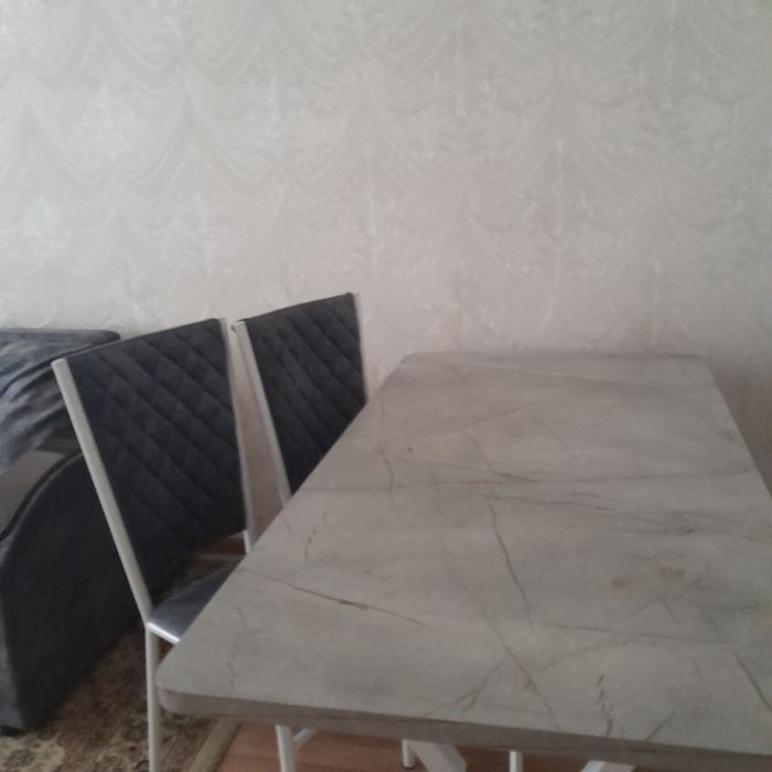 Диван +стол со стулями