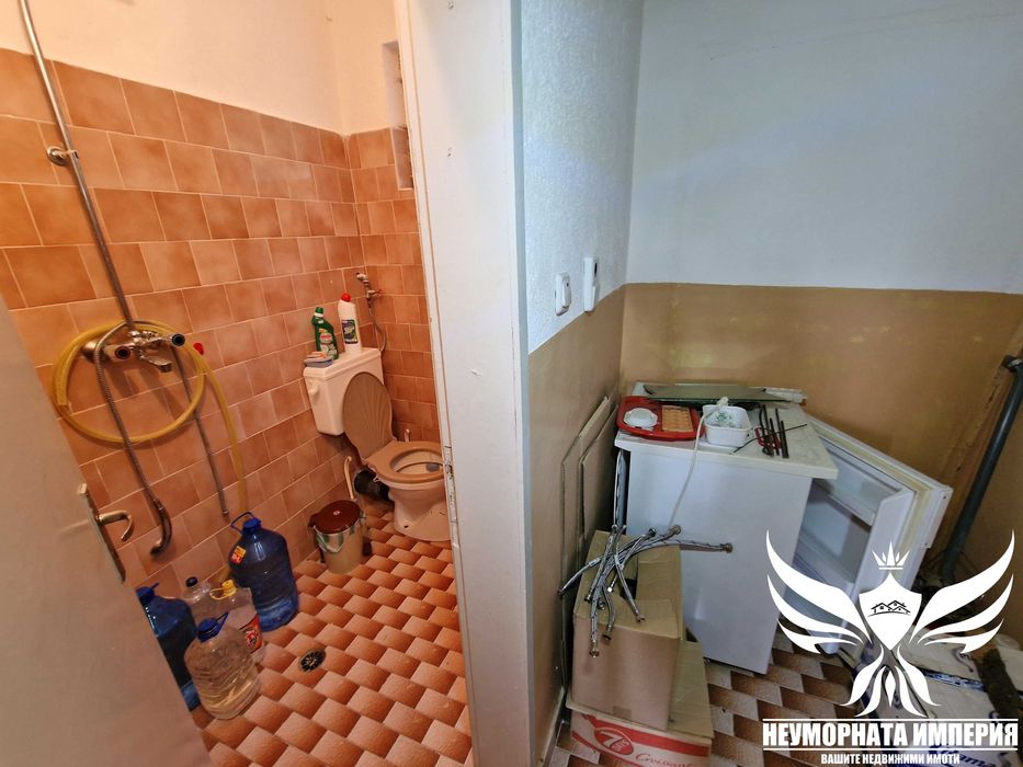 Продавам триетажна почивна станция РЗП425кв с парцел 1300кв в с.Руен