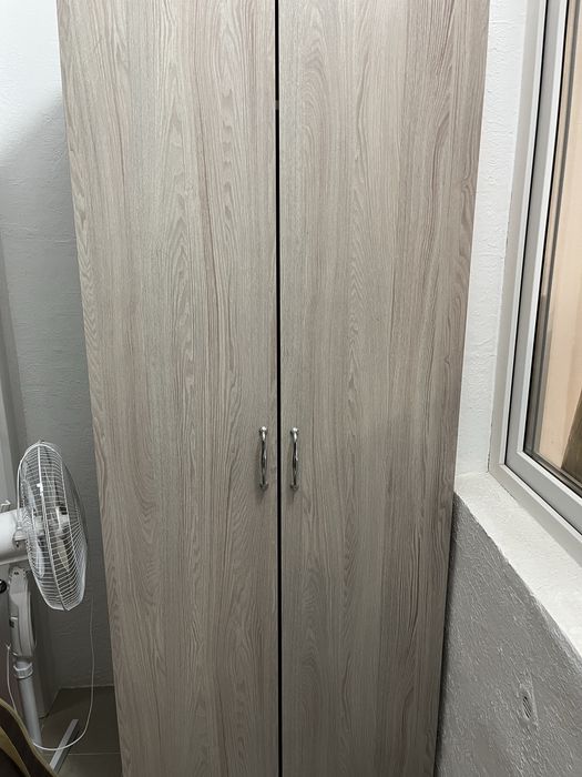 Продается шкаф с дверцами