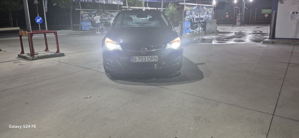 Vand/Schimb  Opel  Astra  J  2013 Tourier  !!!ATENȚIE!!!Euro 5  start/stop consum foarte mic