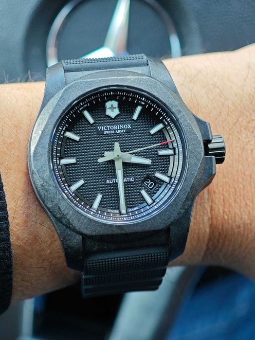 Victorinox I.N.O.X. Carbon Mechanical с подарък Victorinox Onyx Black Limited Edition.
