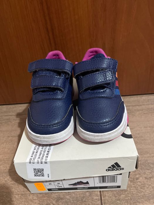 Маратонки за момиче Adidas