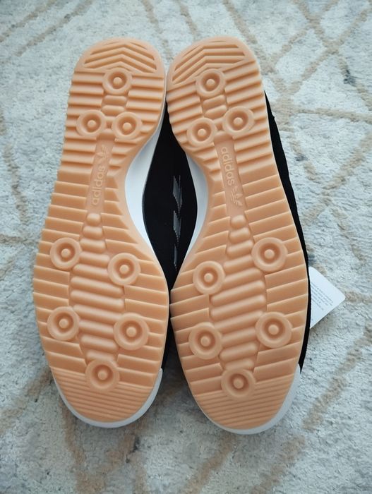 Продам Adidas SL72