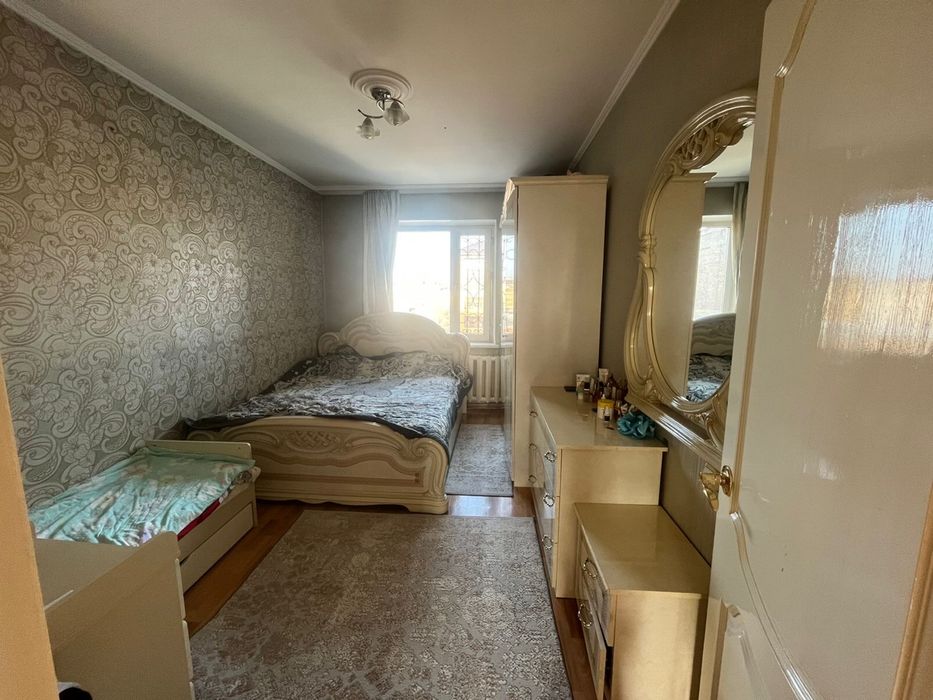 Продам 5 комнат квартиру!