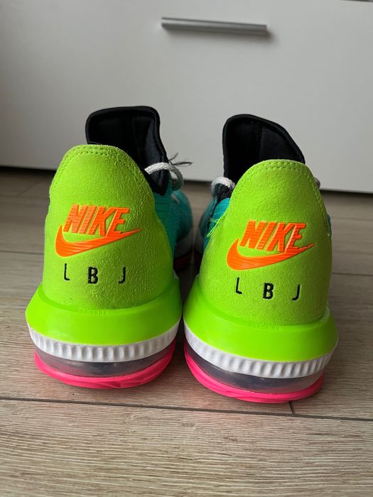 Nike Lebron James 16
