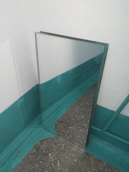 Продам зеркало в хорошем состоянии