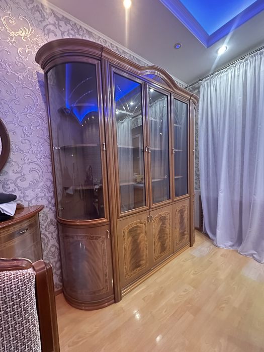 Продаю Кухня Стенка  Стол и стулья