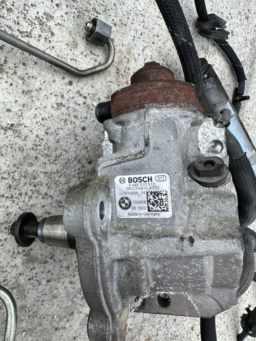 Помпа дюзи BMW N47 2.0d 184кс горивна система бмв н47 2.0д ф10 е90 ф30