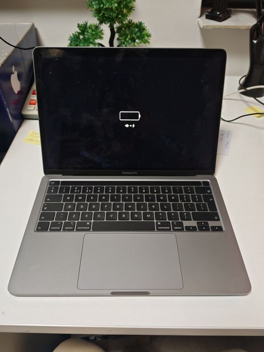 MacBook Pro 13'  2020, touchbar.
