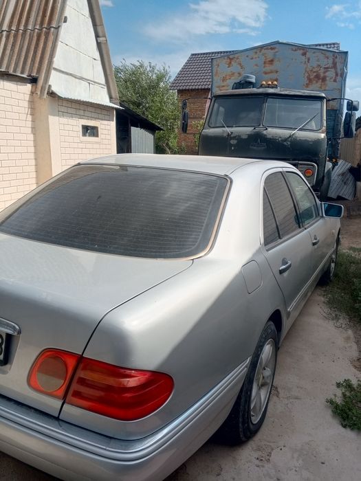 Мерседес лупарик бенз E280