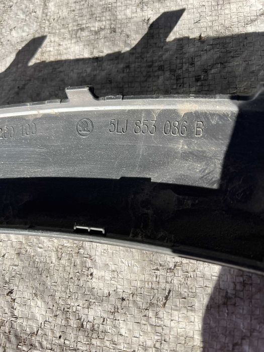 Skoda Elroq вежда предна дясна