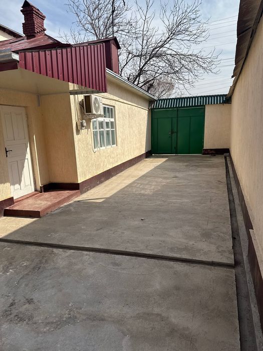 Продаётся уютный частный дом на участке 6 соток.