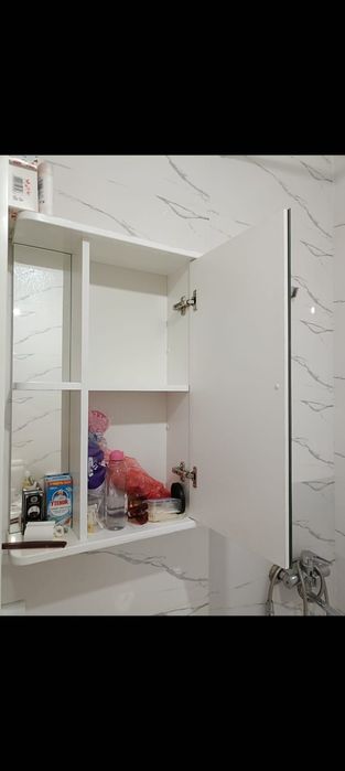 Шкафчик навесной с зеркалом